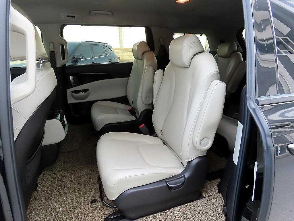 KIA Carnival - Vista 6