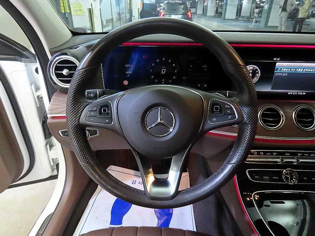 Mercedes Benz E class - Vista 8