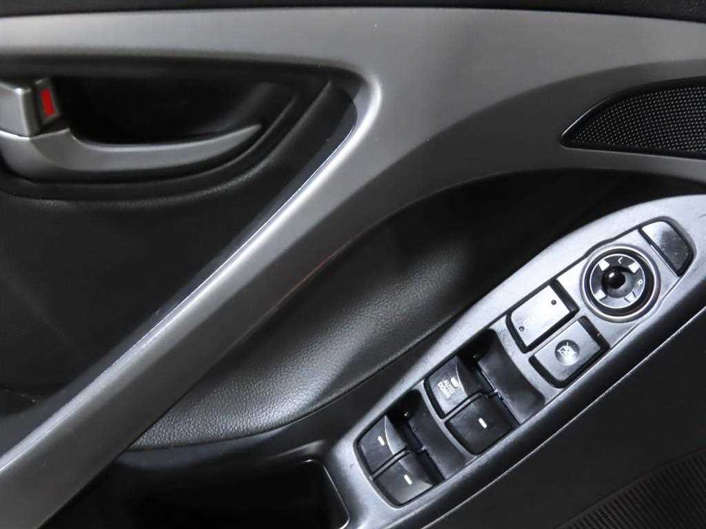 HYUNDAI Avante - Vista 10