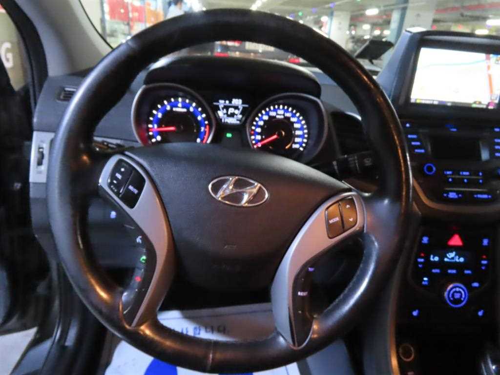 HYUNDAI Avante - Vista 6