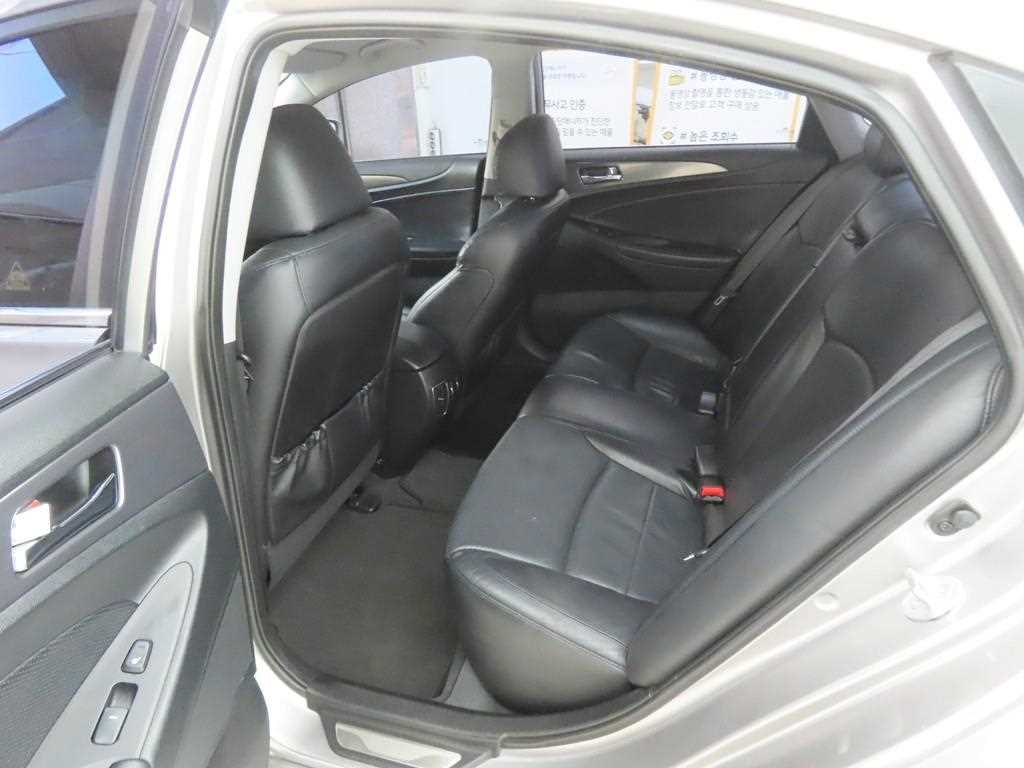HYUNDAI Sonata - Vista 6