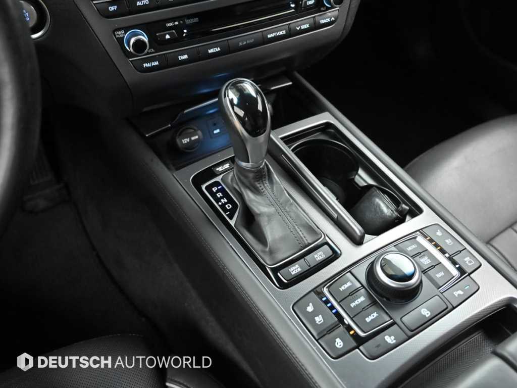 HYUNDAI Genesis - Vista 8