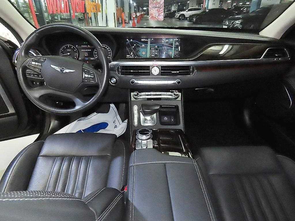 Genesis G90 - Vista 10