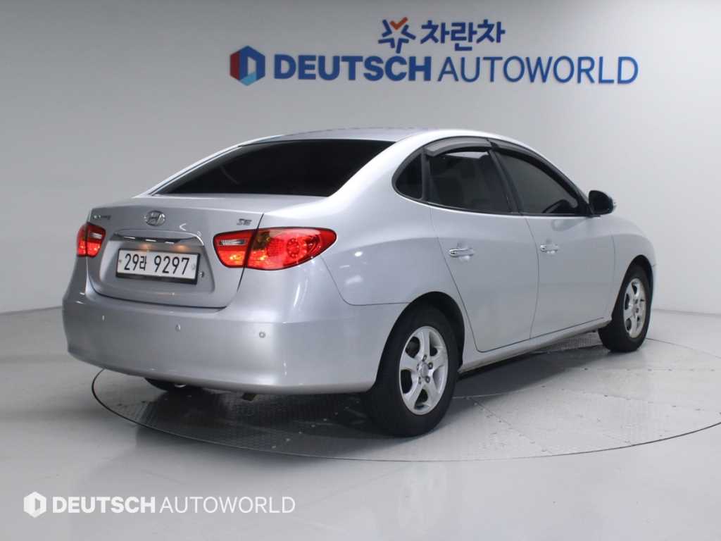 HYUNDAI Avante - Vista 2
