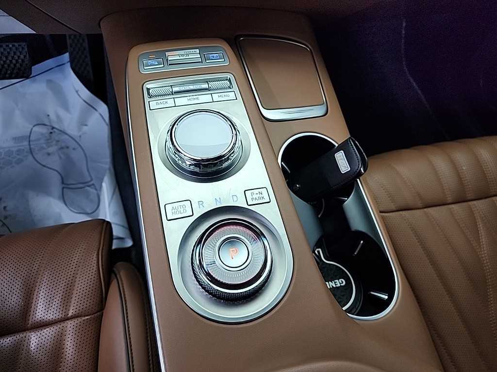 Genesis GV70 - Vista 8