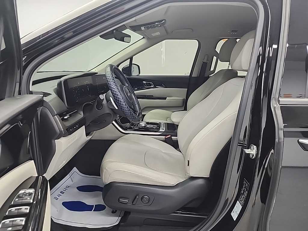 KIA Carnival - Vista 11