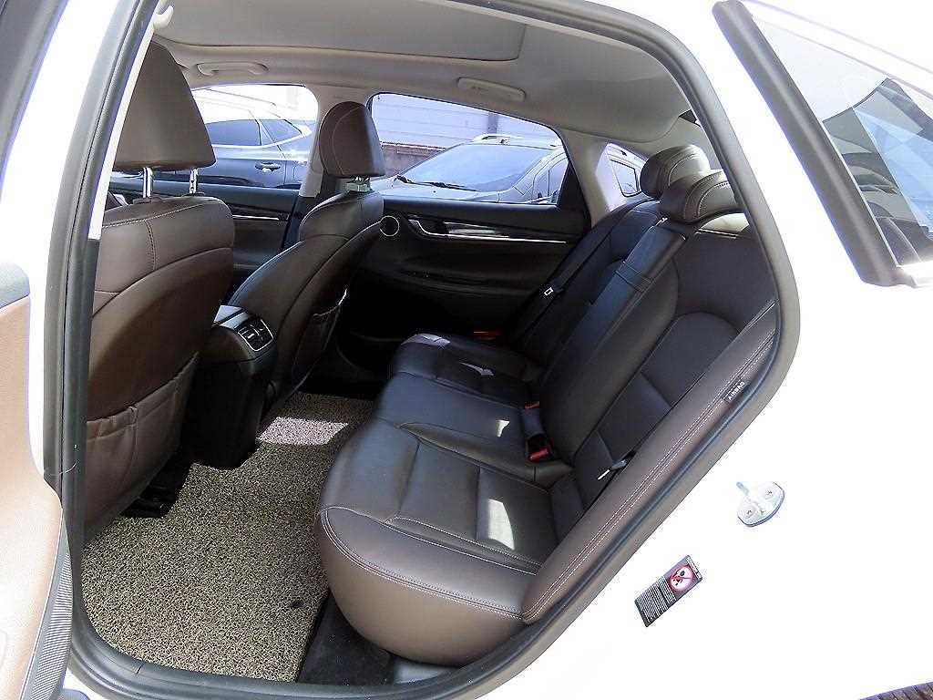 HYUNDAI Grandeur - Vista 6