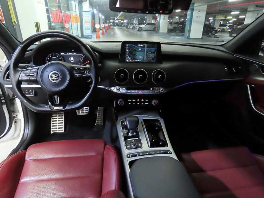 KIA Stinger - Vista 10