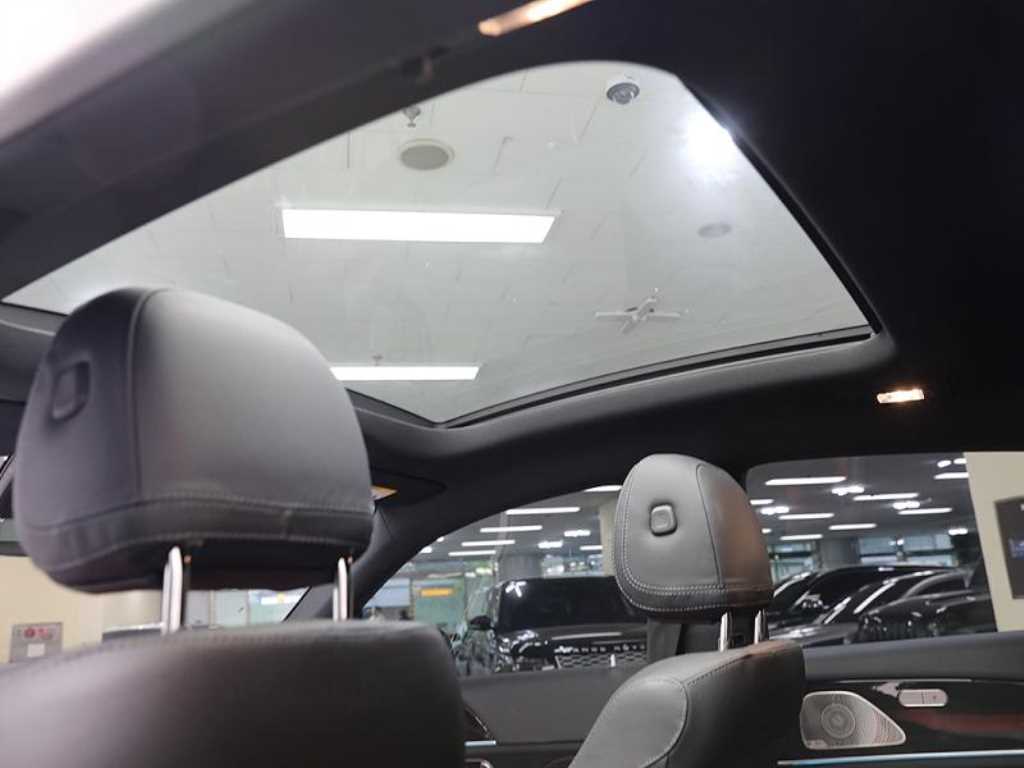 Mercedes Benz GLE Class - Vista 9