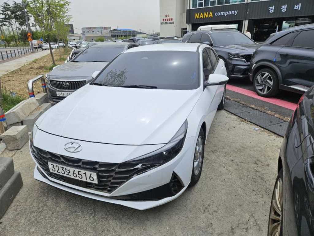 HYUNDAI Avante - Vista 3