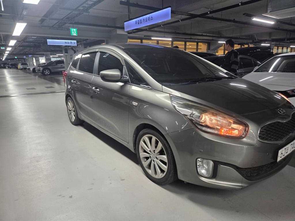 KIA Carens - Vista 3