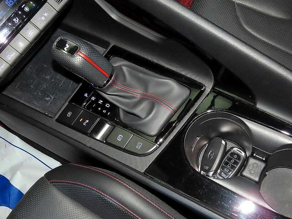 HYUNDAI Avante - Vista 12