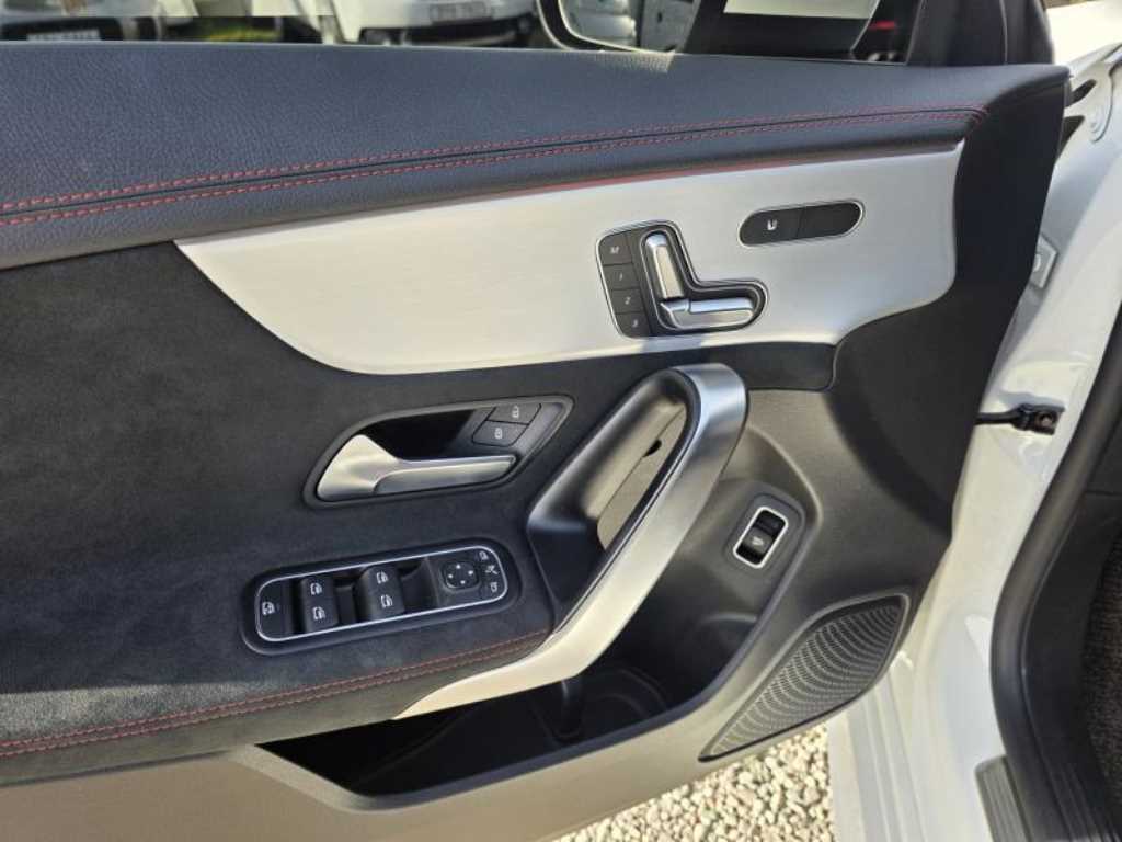 Mercedes Benz CLA Class - Vista 8
