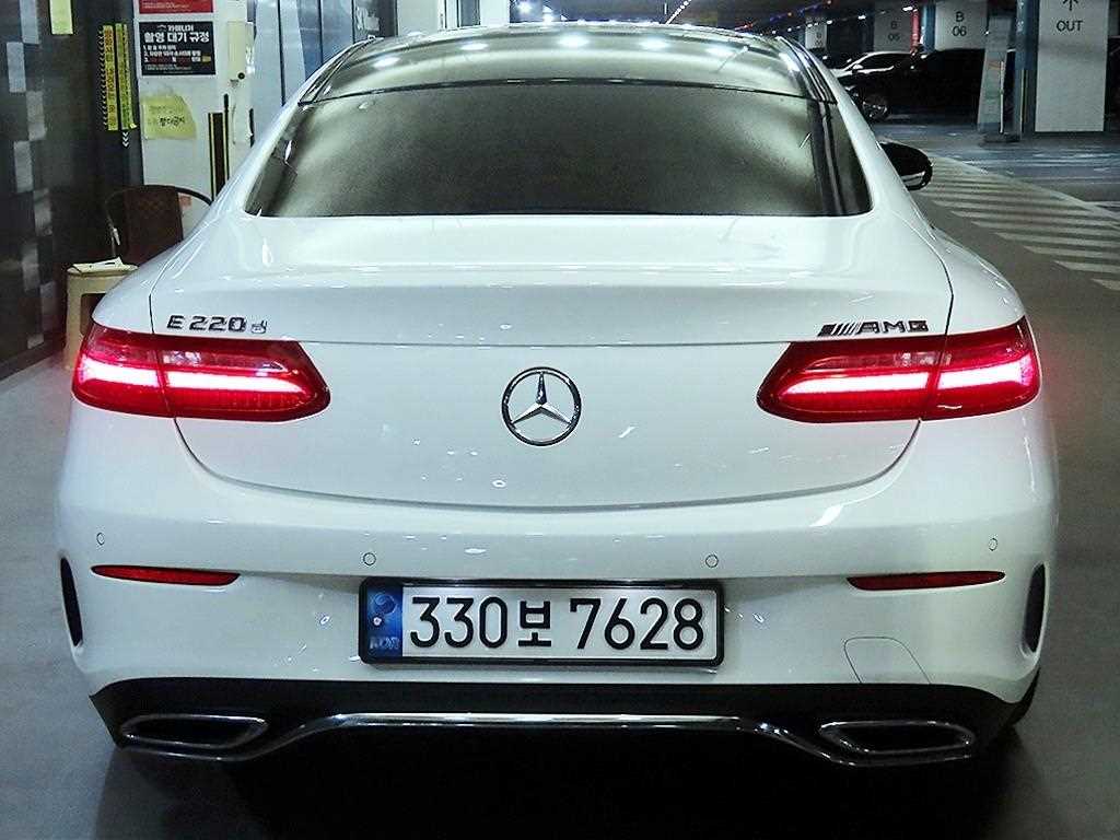 Mercedes Benz E class - Vista 5