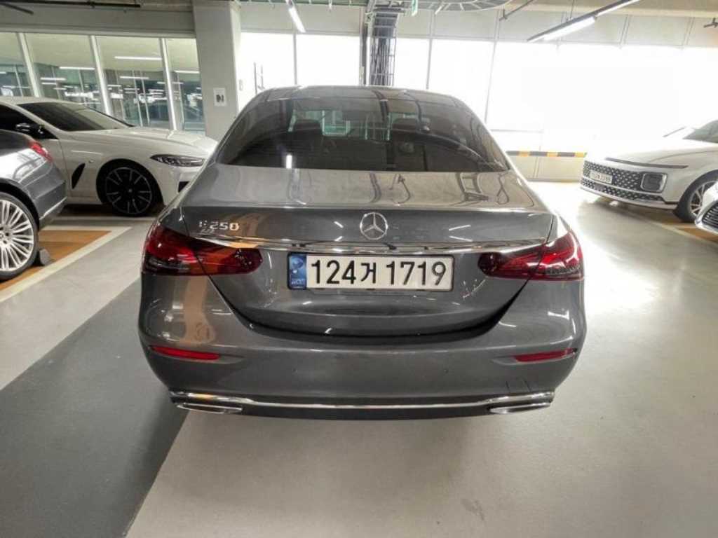 Mercedes Benz E class - Vista 4