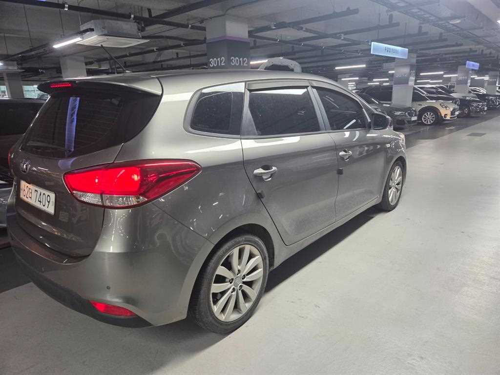KIA Carens - Vista 4