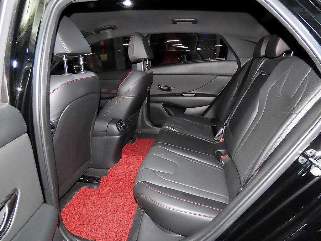 HYUNDAI Avante - Vista 7