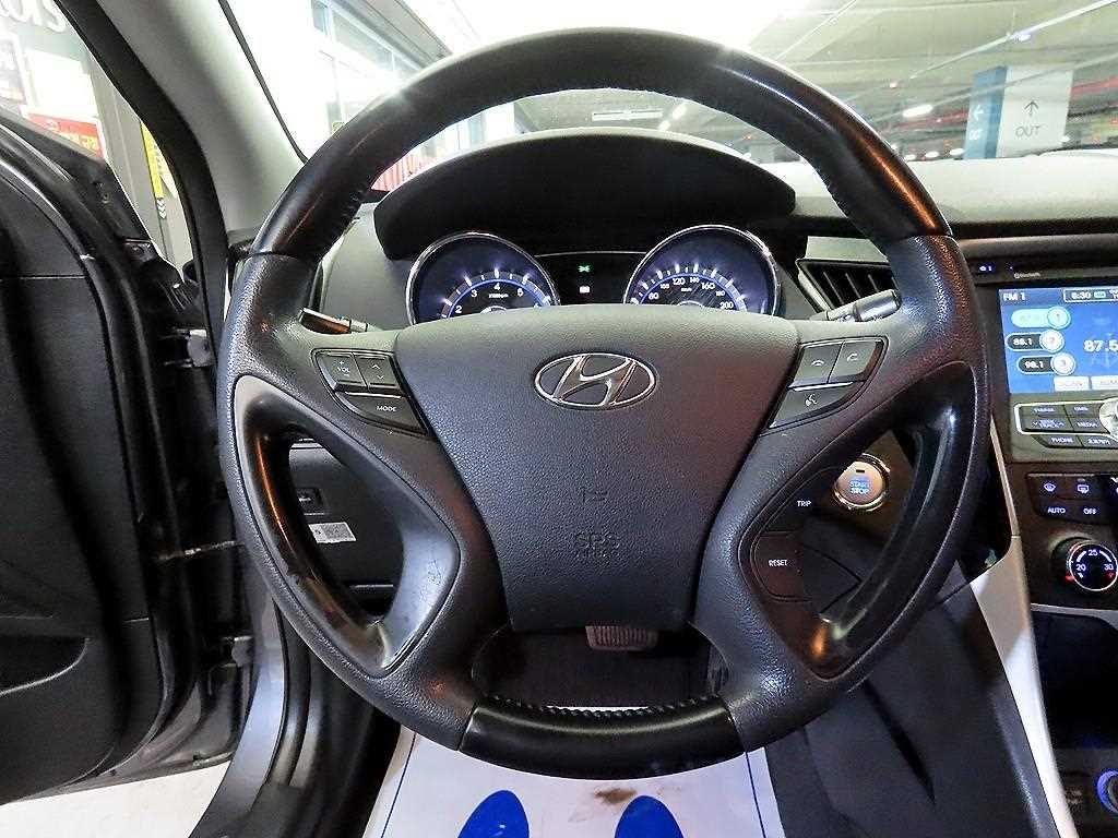 HYUNDAI Sonata - Vista 8