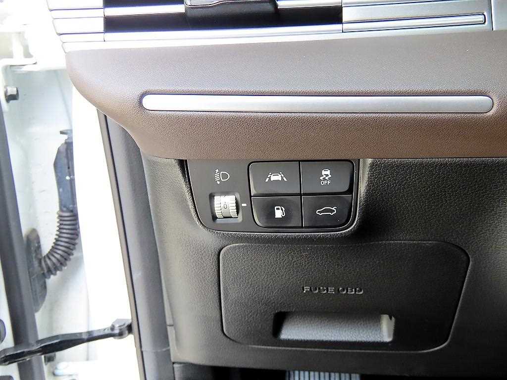 HYUNDAI Grandeur - Vista 12