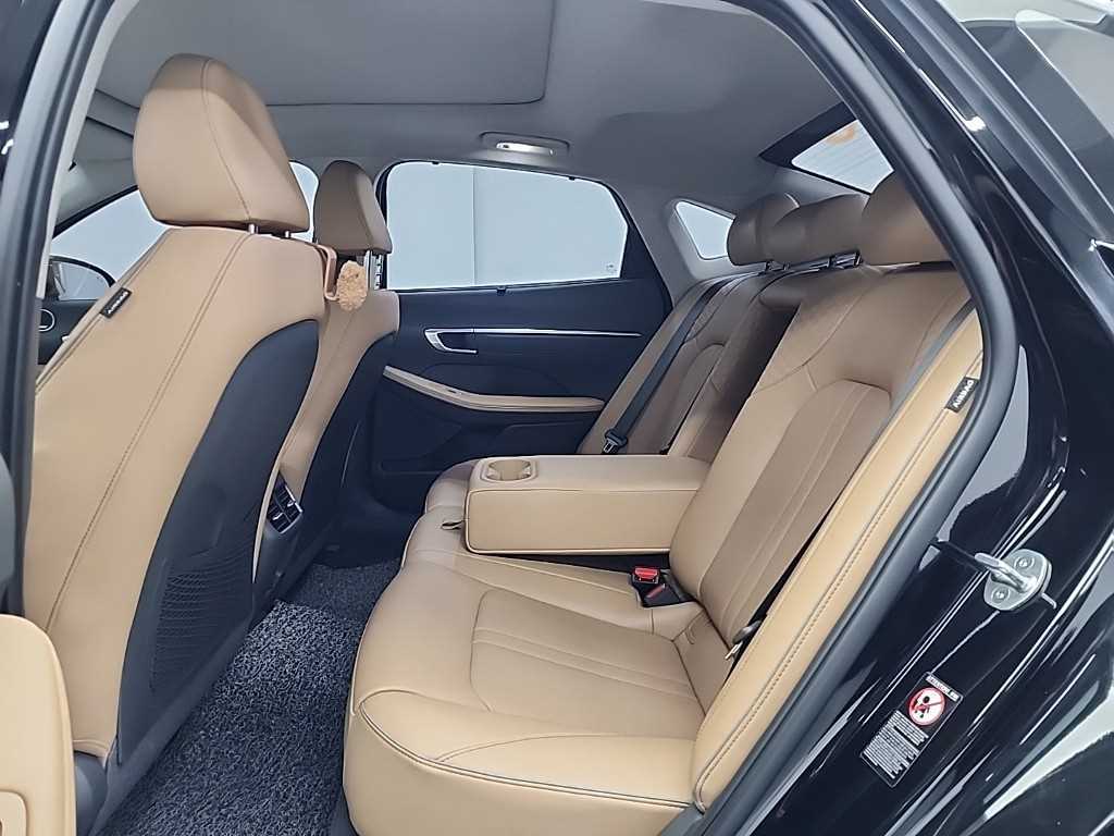 HYUNDAI Sonata - Vista 12