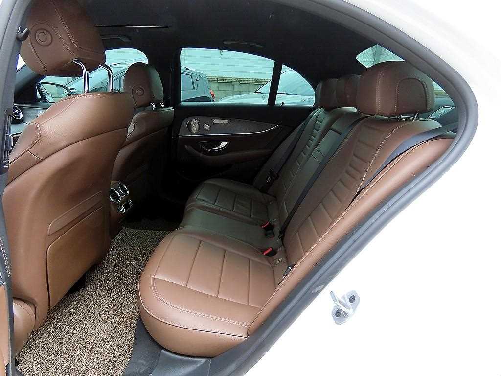 Mercedes Benz E class - Vista 6