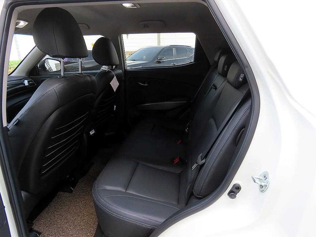 Ssangyong Tivoli - Vista 6