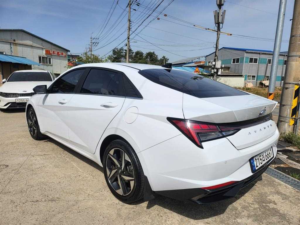 HYUNDAI Avante - Vista 6