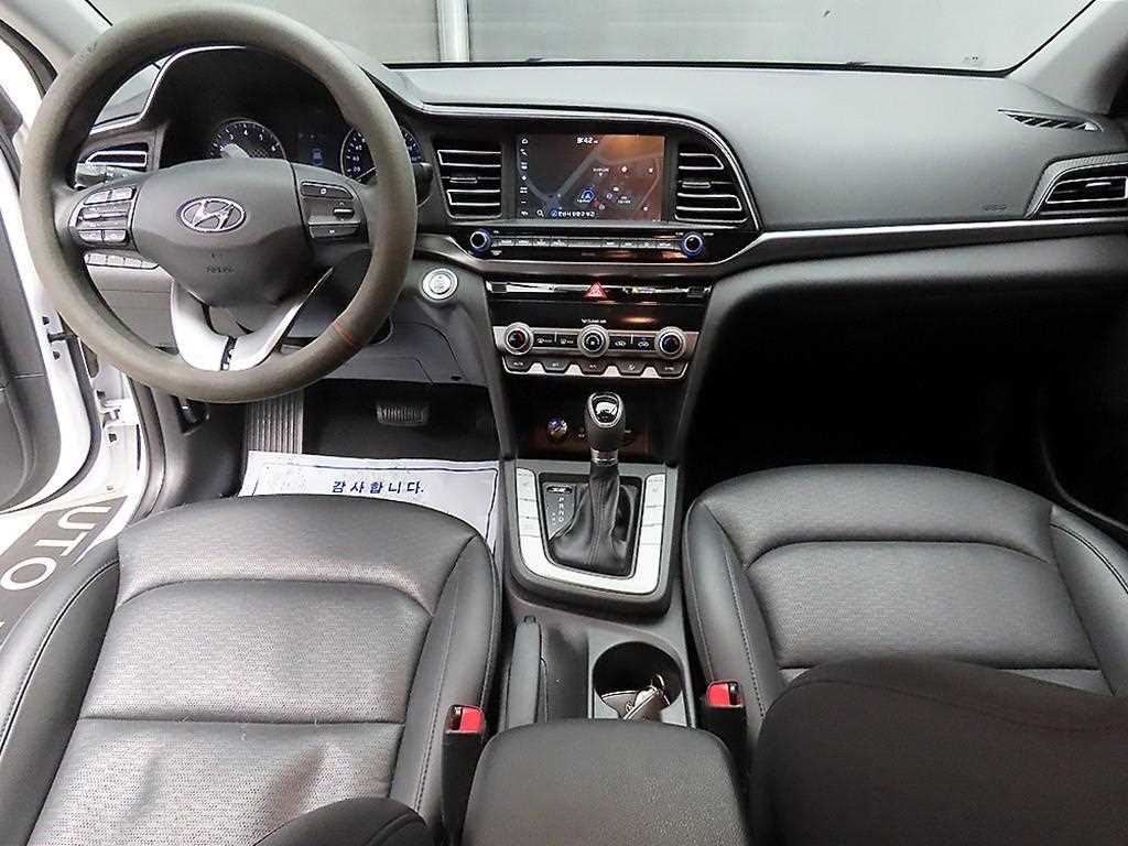 HYUNDAI Avante - Vista 7
