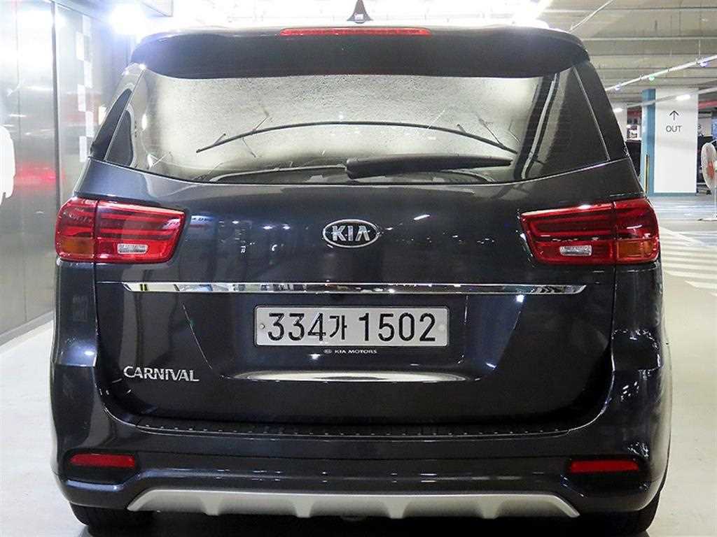 KIA Carnival - Vista 5