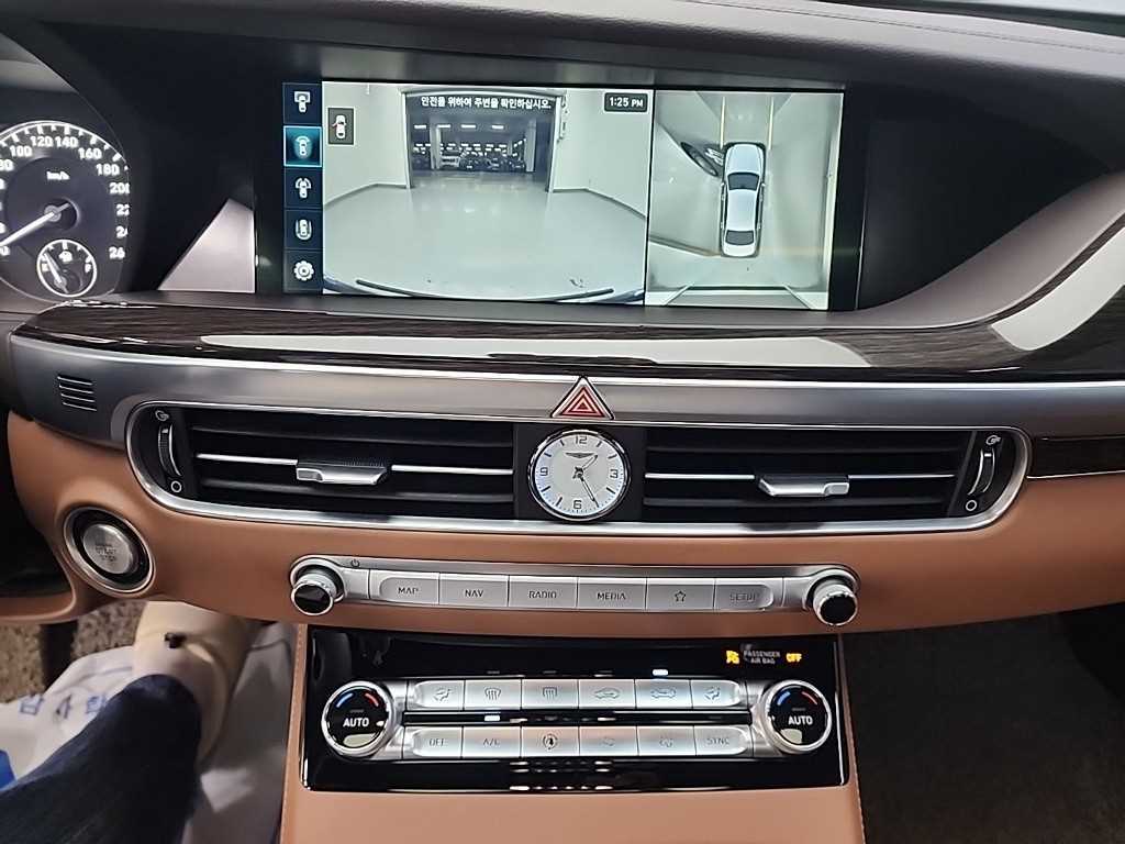 Genesis G90 - Vista 11