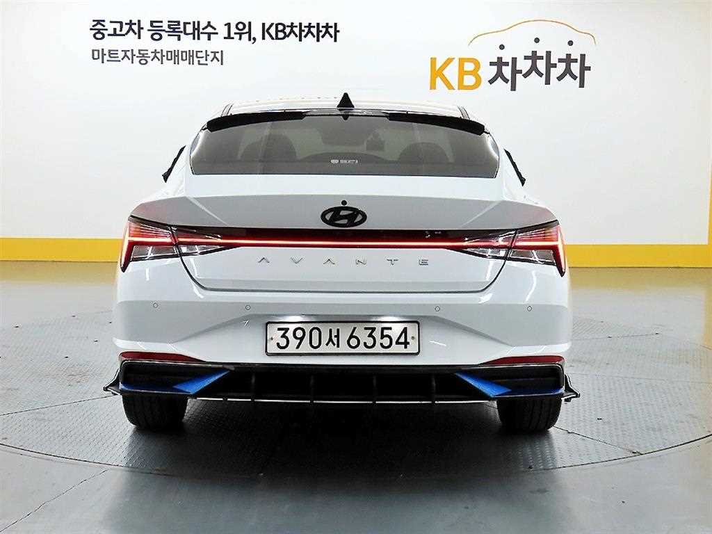 HYUNDAI Avante - Vista 3