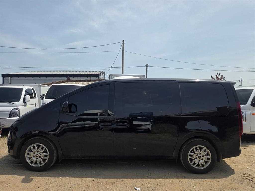 HYUNDAI Staria - Vista 3