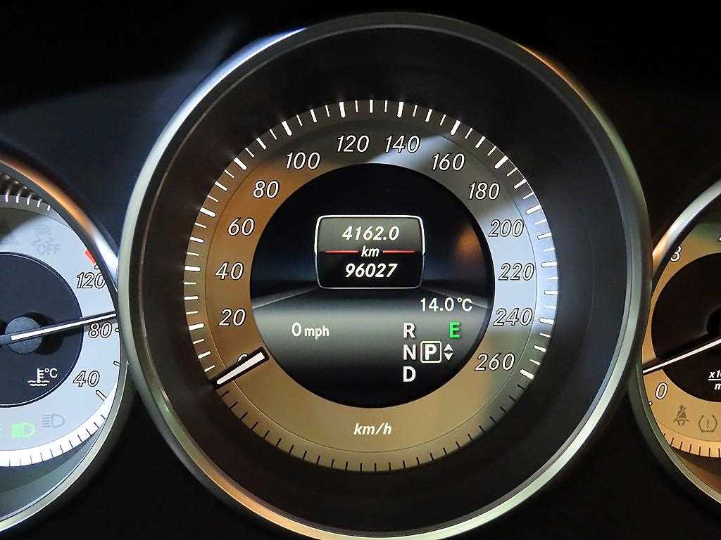 Mercedes Benz CLS Class - Vista 8