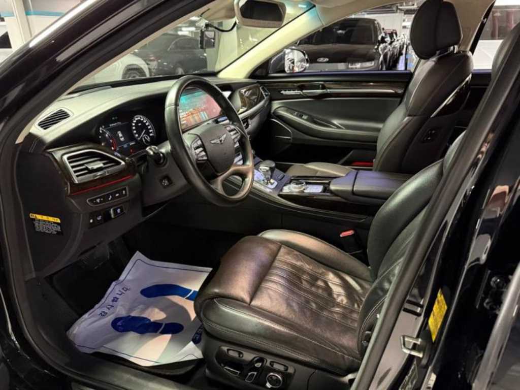 Genesis G90 - Vista 8