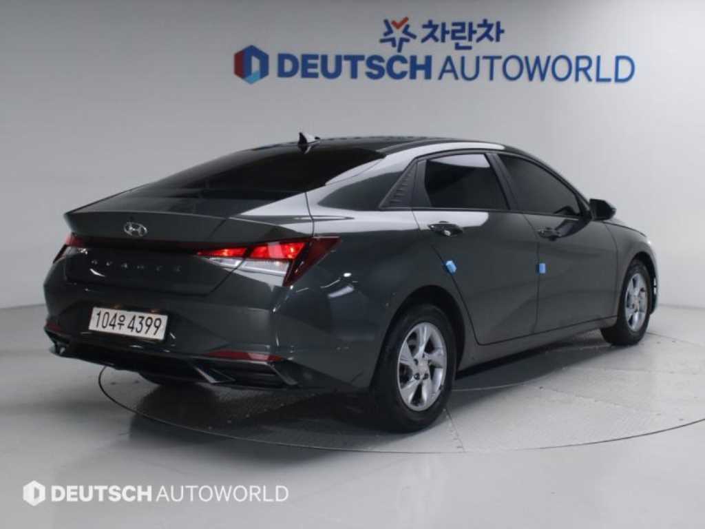 HYUNDAI Avante - Vista 5