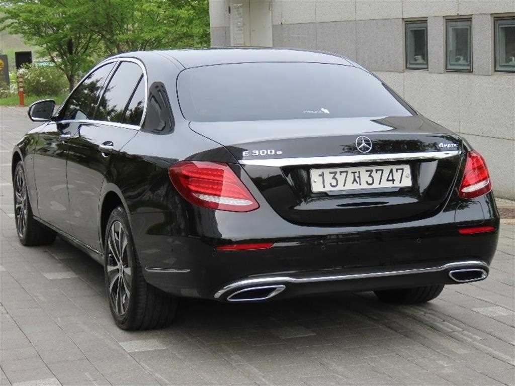 Mercedes Benz E class - Vista 4