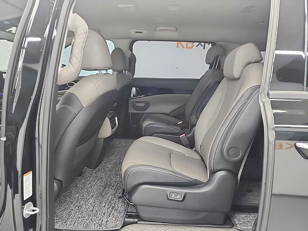 KIA Carnival - Vista 12