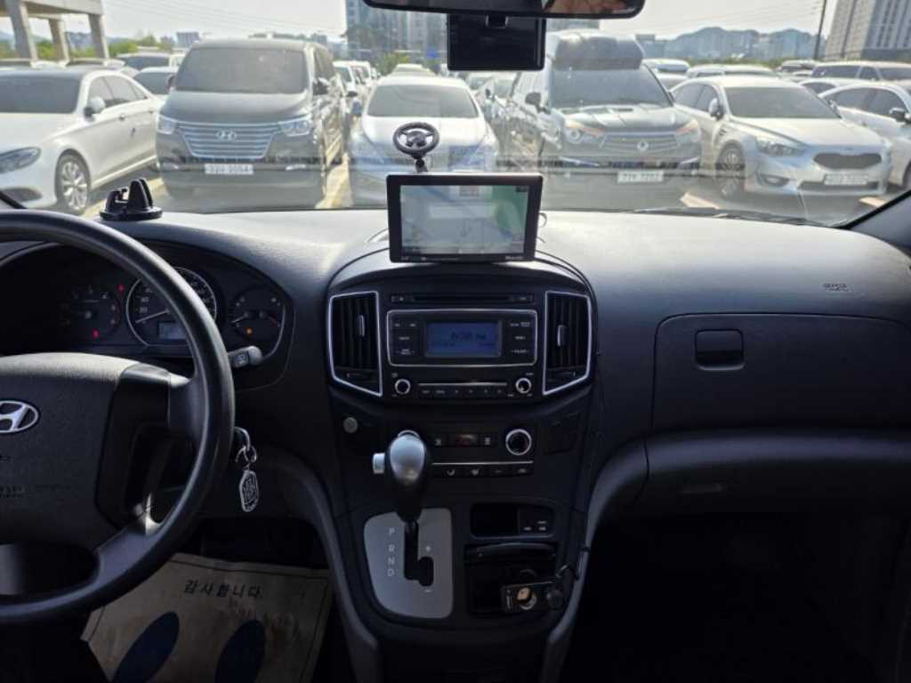 HYUNDAI Starex - Vista 5