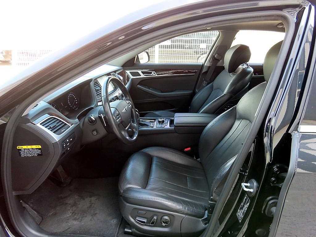 HYUNDAI Genesis - Vista 5