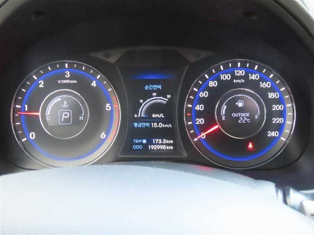 HYUNDAI i40 - Vista 5
