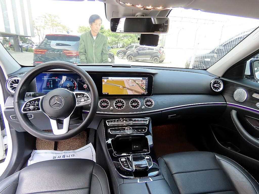Mercedes Benz E class - Vista 7