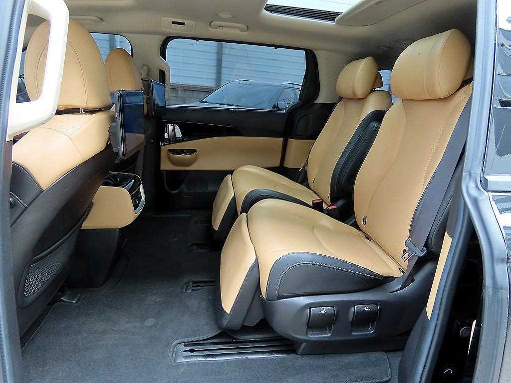 KIA Carnival - Vista 6