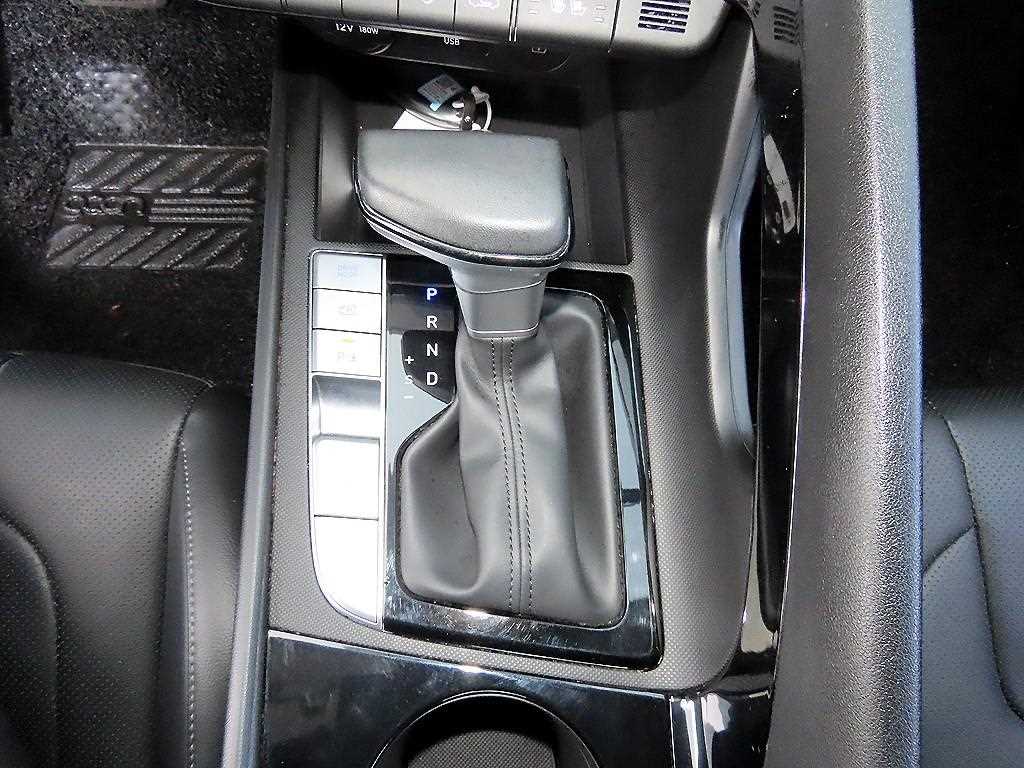 HYUNDAI Avante - Vista 10