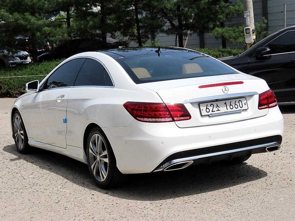 Mercedes Benz E class - Vista 3