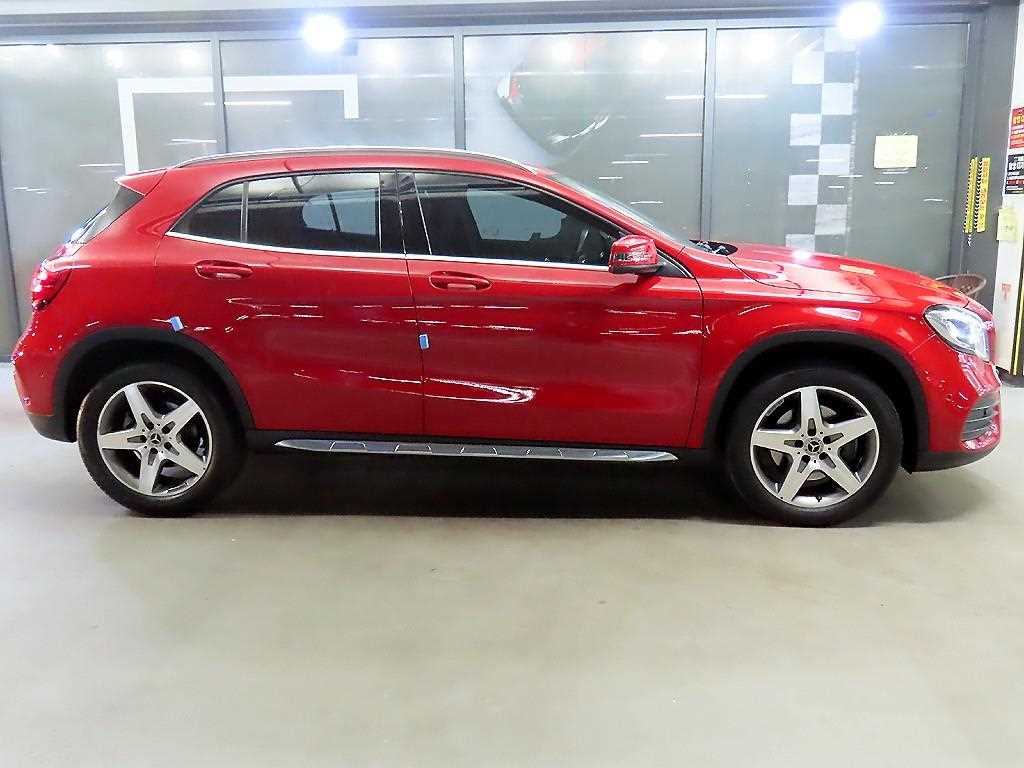 Mercedes Benz GLA Class - Vista 3