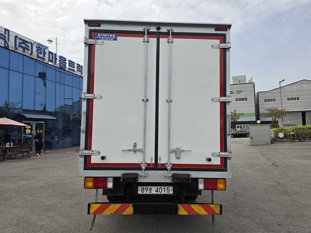 medium and large cargo truck - Vista 4