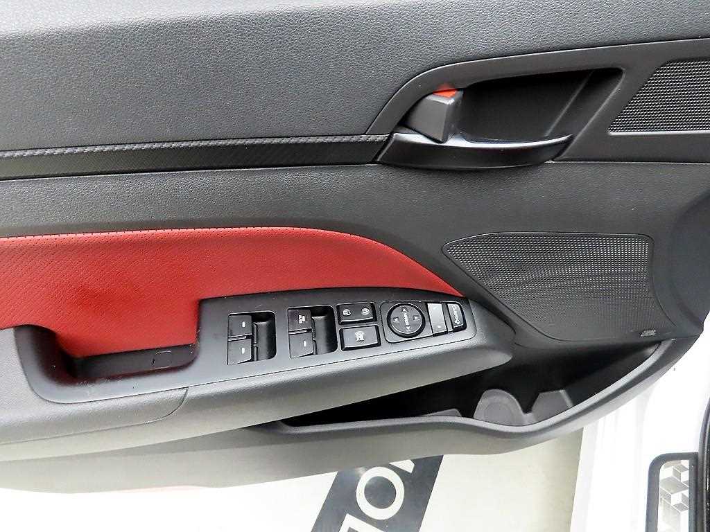 HYUNDAI Avante - Vista 11