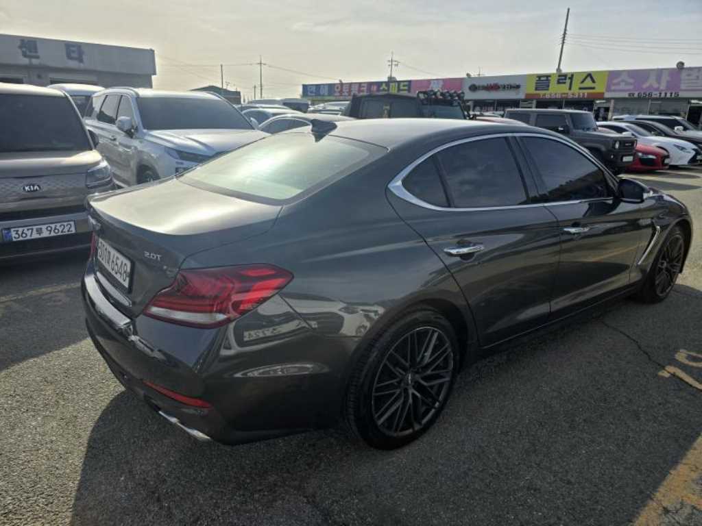 Genesis G70 - Vista 5