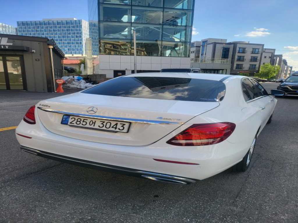Mercedes Benz E class - Vista 2