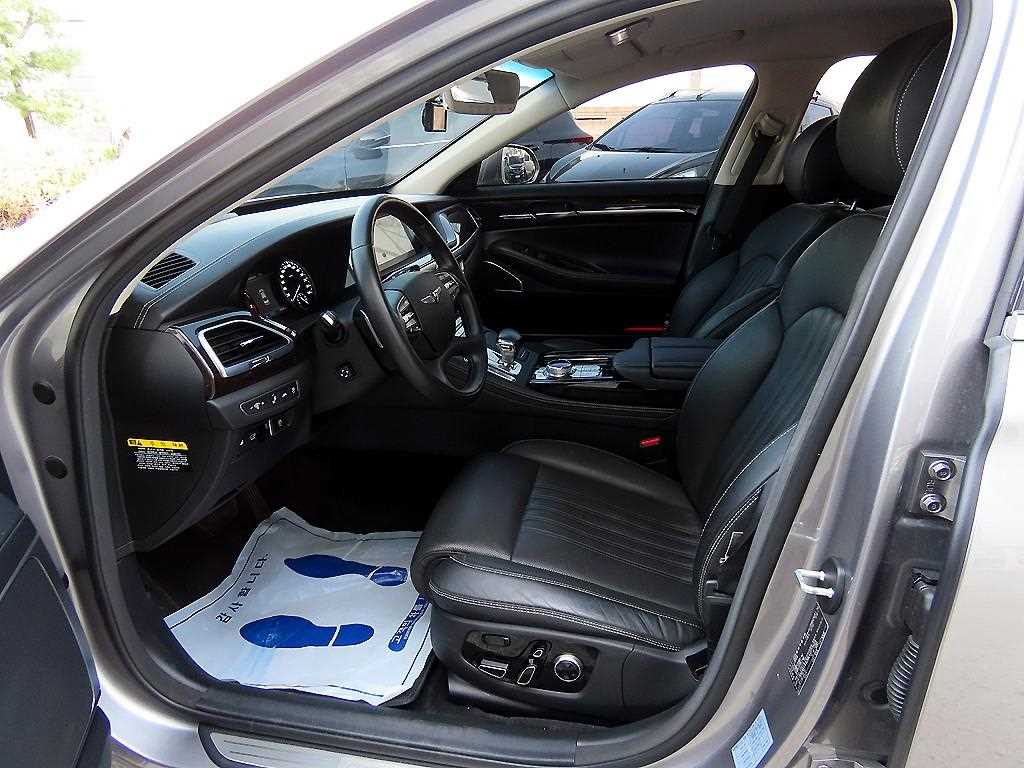 Genesis G90 - Vista 5